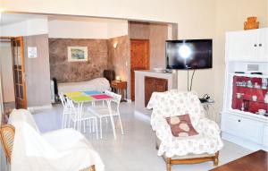 Stunning apartment in Sault with 1 Bedrooms and WiFi