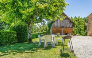 Stunning apartment in St, Crpin-et-Carlucet with 2 Bedrooms, WiFi and Outdoor swimming pool