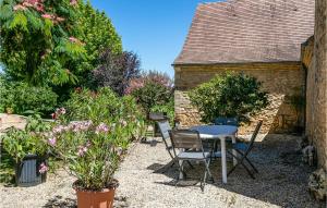 Stunning apartment in St, Crpin-et-Carlucet with 2 Bedrooms, WiFi and Outdoor swimming pool