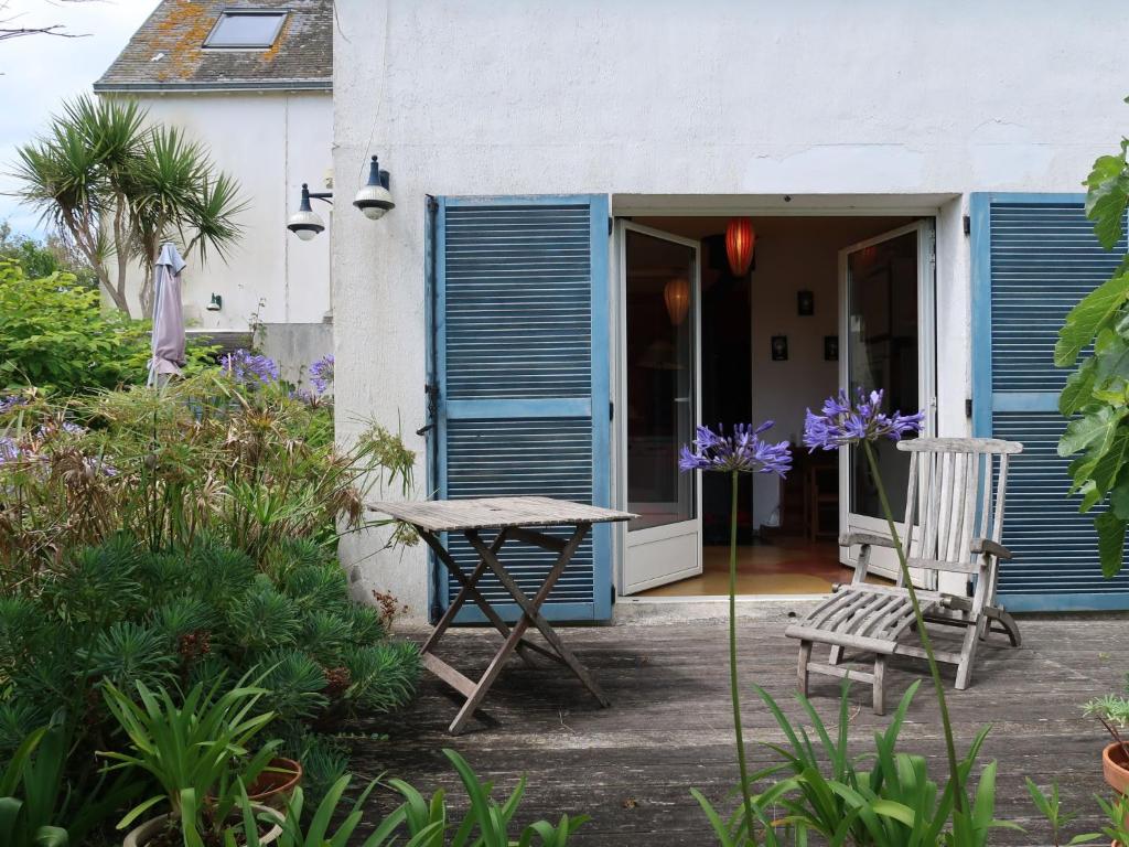 Stunning apartment in Uzs with 3 Bedrooms and WiFi 30700 Uzès