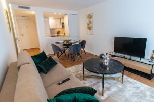 Stunning Apartment w/ Free Parking by LovelyStay