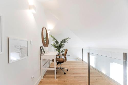 Stunning Duplex Near River by LovelyStay