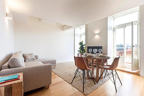 Stunning Duplex Near River by LovelyStay