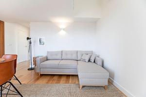 Stunning Duplex Near River by LovelyStay
