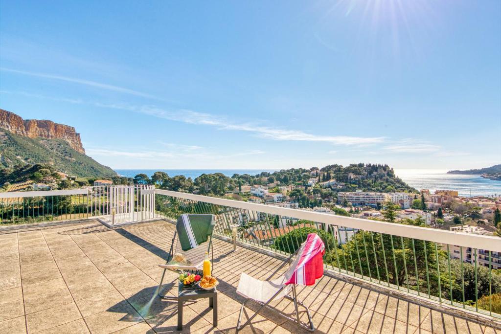 Stunning flat with terrace & pool 7 min from the beach in Cassis - Welkeys 5 Résidence Jardin des Hespérides Bâtiment D, Avenue de Provence, 13260 Cassis