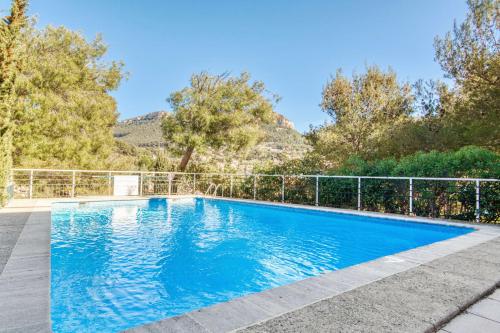 Stunning flat with terrace & pool 7 min from the beach in Cassis - Welkeys
