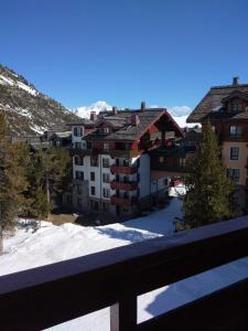Stunning Mountain Views & Fireplace - 2 Bed, sleeps 8, Top Floor Duplex Apartment, Arc 1950