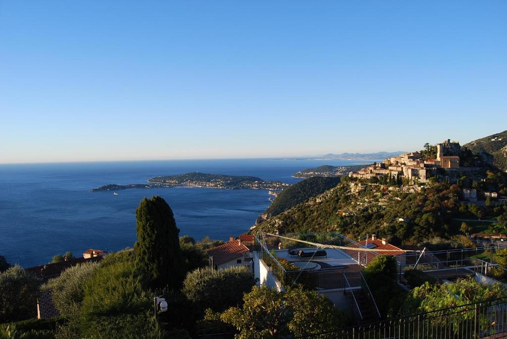 Stunning Penthouse with panoramic views of Eze Village and the French Riviera 379 Route de la Turbie, 06360 Èze