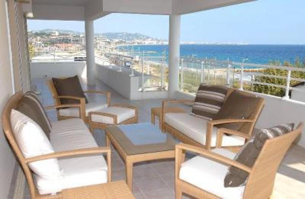 Stunning three bedroom apartment on seafront in Cannes with panoramic sea views 399 20 Boulevard du midi, 06400 Cannes