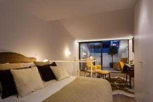 STUPENDO-Three Rooms-Suite with Terrace -Center -Air conditioning-Free Park