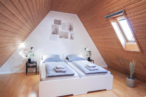 Stuttgart 3Zi-Maisonette 6 Personen Zuffenhausen nahe Porsche & Bosch