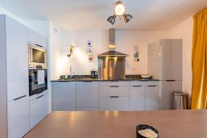 Stylish 2 bed apartment near Les Prodains Gondola