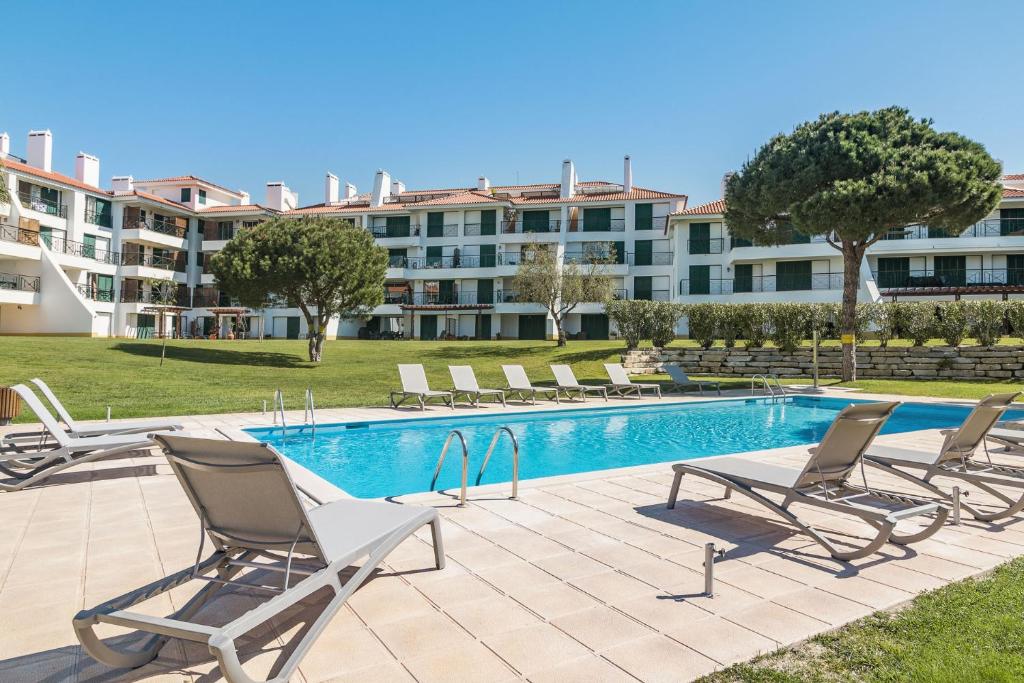 Stylish 3 Bedroom Apartment in Vila Sol Resort Vila Sol B14 4F, 8125-307 Cabeço de Câmara