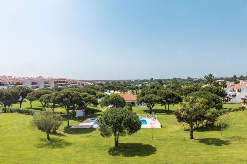 Stylish 3 Bedroom Apartment in Vila Sol Resort