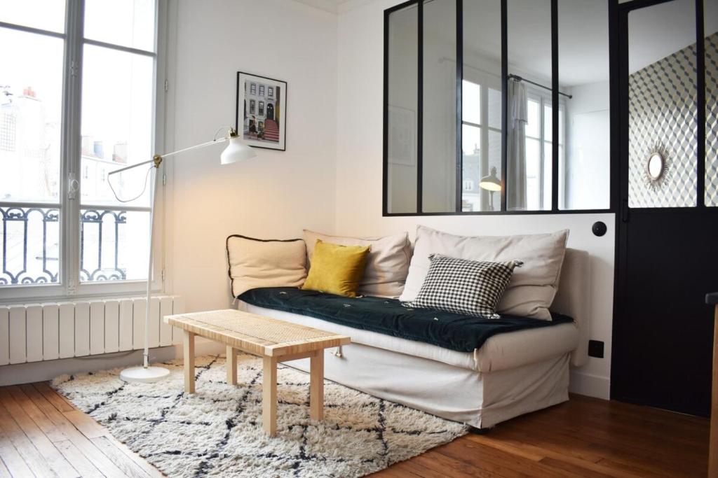 Stylish and Modern Apartment in Le Marais 75 Rue Charlot, Floor 4, 75003 Paris