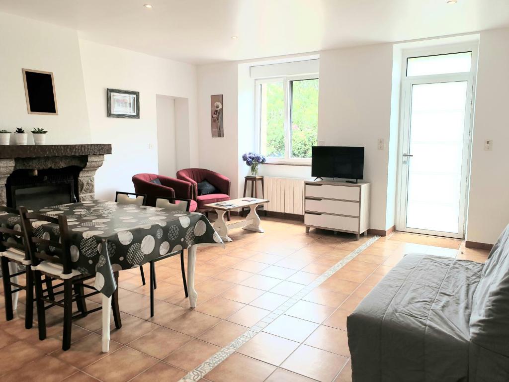 Stylish Apartment in M ribel with Balcony