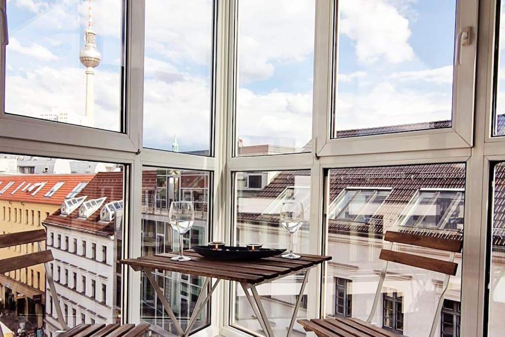 Appartement Stylish apartment in the center of Berlin 52 11 Oranienburger Straße 10178 Berlin