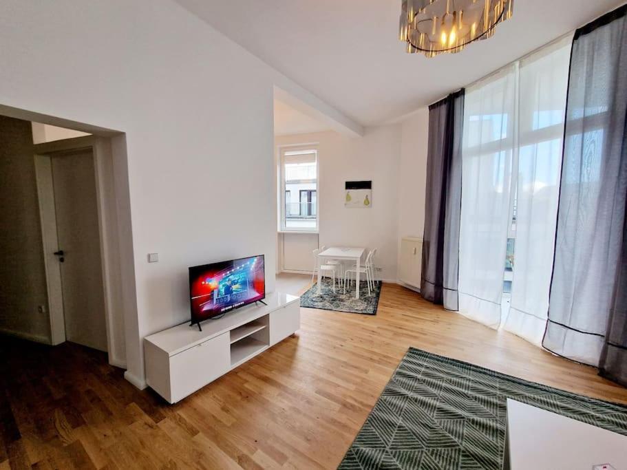 Appartement Stylish apartment in the heart of Berlin 42 11 Oranienburger Straße 10178 Berlin