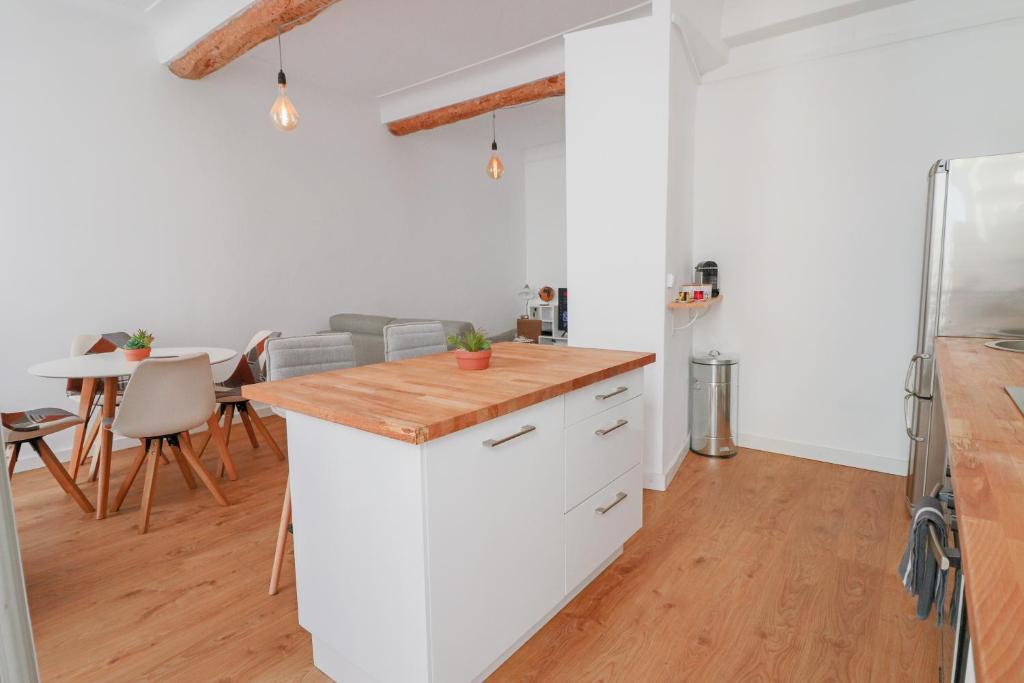 Appartement Stylish apartment in the Old Town, with AC. 12 Rue Vauban 06600 Antibes