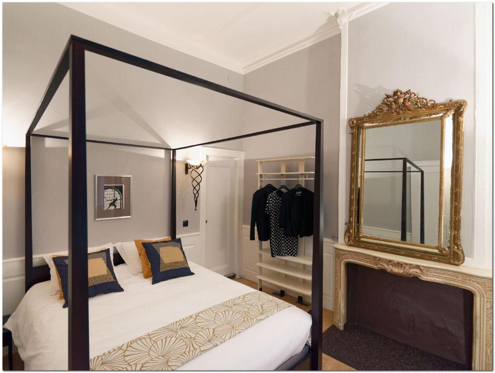 Stylish apartment in the Old Town, with AC. 06600 Antibes