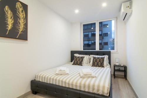 Stylish Apartment W/ River View by LovelyStay