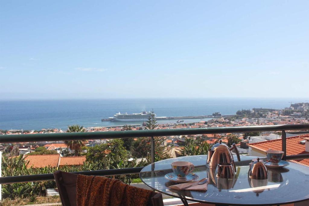 Appartement Stylish apartment with balcony and amazing views over Funchal and the sea Rua Cónego Urbino José Lobo de Matos 9050-089 Funchal