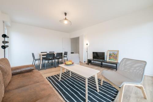 Stylish flat in Paris suburbs - Fairytale Factory