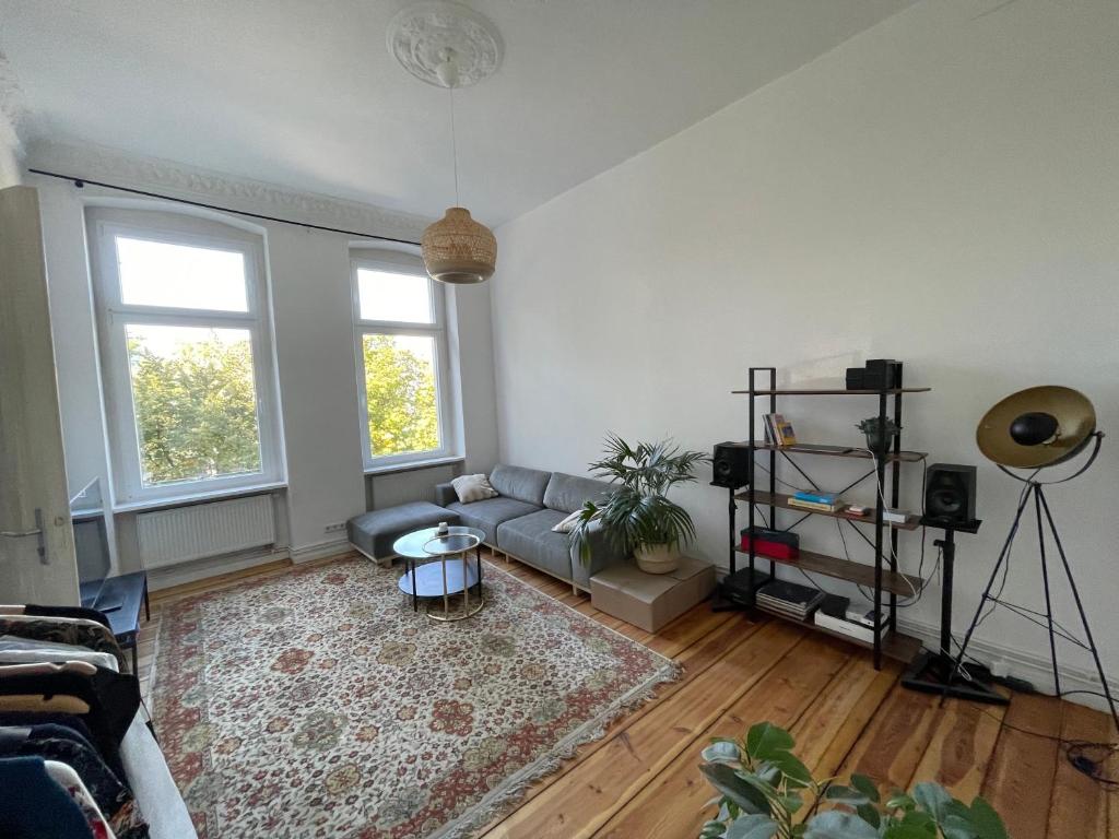 Stylish flat next to busy Bergmannkiez 1 Bed+Couch 107 Mehringdamm, 10965 Berlin