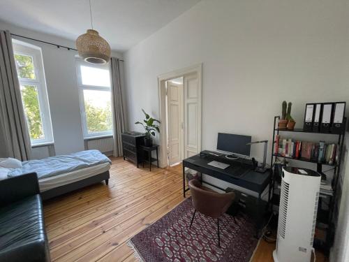 Stylish flat next to busy Bergmannkiez 1 Bed+Couch