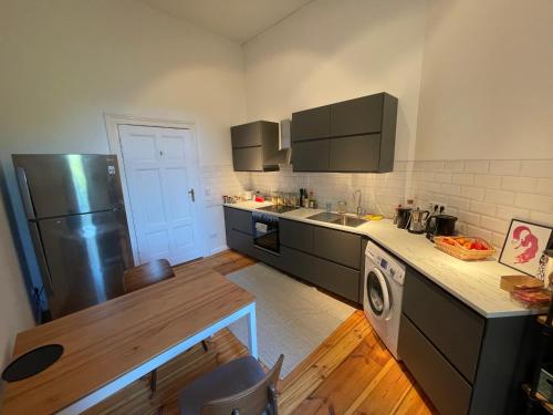 Stylish flat next to busy Bergmannkiez 1 Bed+Couch