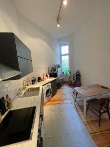 Stylish flat next to busy Bergmannkiez 1 Bed+Couch