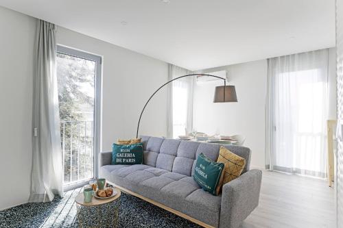 Stylish Flat W/ Gym & Parking by LovelyStay