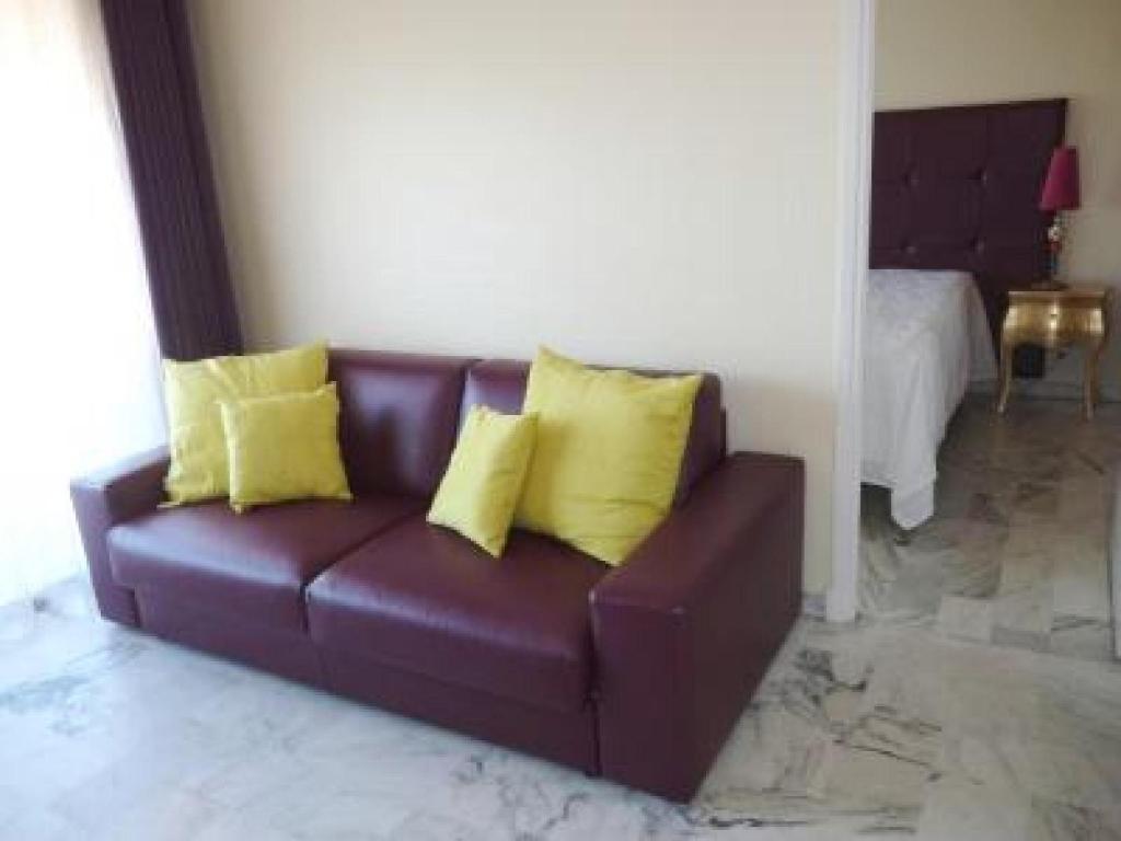 Stylish one bedroom apartment in Central Cannes just off the Croisette and near beaches - 680 13 Rue Lacour, 06400 Cannes