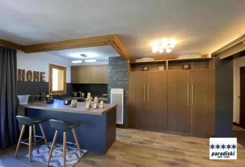 Stylish ski-in ski-out 3 bed apartment, Arc 1950