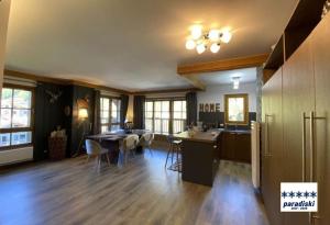 Stylish ski-in ski-out 3 bed apartment, Arc 1950