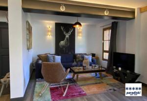 Stylish ski-in ski-out 3 bed apartment, Arc 1950