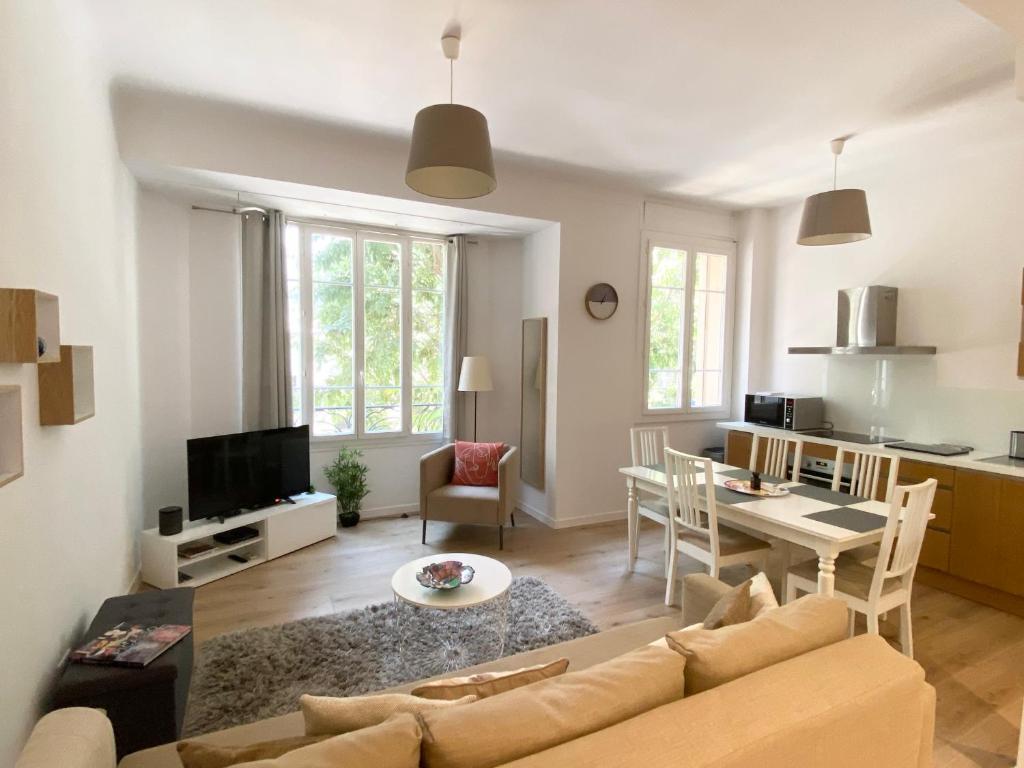 Appartement Stylish two-bedroom apartment -StayInAntibes - 5 Soleau 5 Avenue Robert Soleau 06600 Antibes
