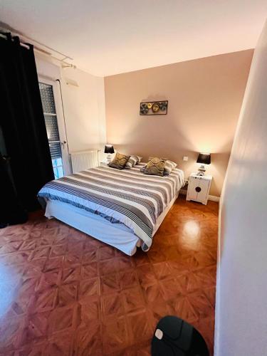 Stylish Unit in the Center of Senlis