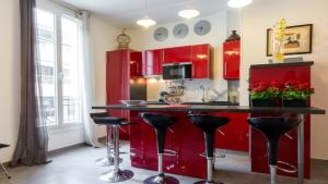 Appartement Stylish White and Red Apartments Rue Bricka 9 06160 Juan-les-Pins Provence-Alpes-Côte d\'Azur