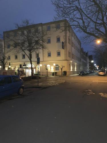 Südstadt-FeWo mit großem Balkon nahe City und Meer - über den Dächern von WHV