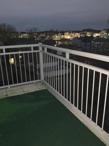 Südstadt-FeWo mit großem Balkon nahe City und Meer - über den Dächern von WHV