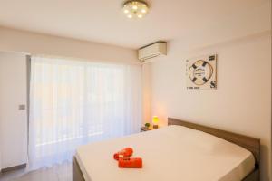 SUEDE AP4207 by Riviera Holiday Homes