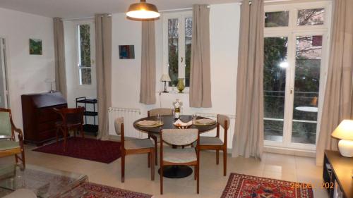 Suite 22