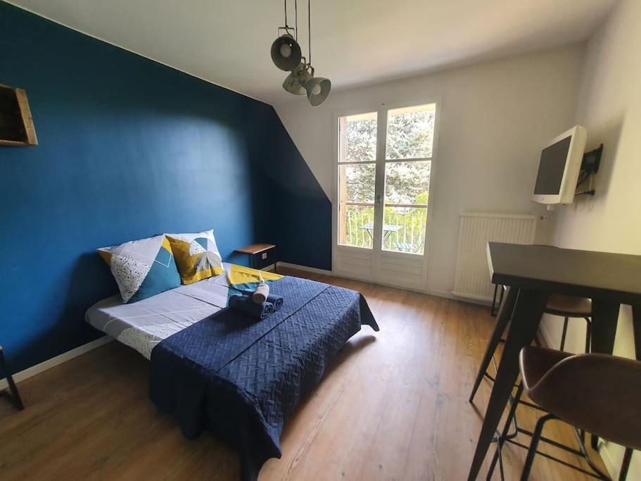 Suite Athéna - Melun gare RER - Balcon et parking