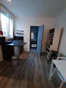 Appartement Suite Chabaud 17 - Plein centre ville - 2 pers 17 Rue Chabaud 51100 Reims Champagne-Ardenne