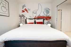 SUITE COCTEAU : au cœur de la Rive Gauche, neuf, design, 2/4/6 personnes