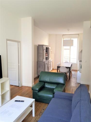 Suite Cours Langlet - Vue sur la place Lobet - 1C