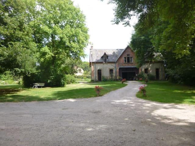 Suite dans les dépendances du Château Château de Laugère, 03210 Agonges