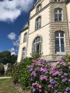 Suite dans un château offrant vue sur bras de mer