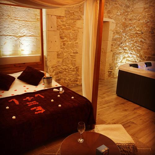 Appartement Suite de caractère avec Jacuzzi 39 Route de Nîmes 30540 Milhaud Languedoc-Roussillon